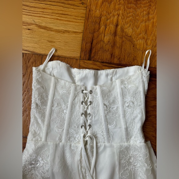 V Chapman Nigella Dress White - Picture 9 of 11